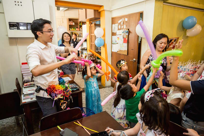 balloon sculpting for kids party singapore