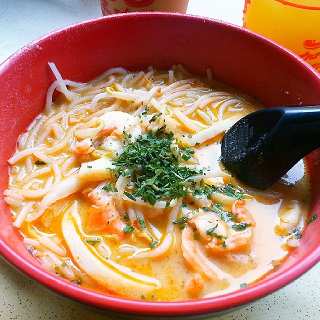 laksa live station