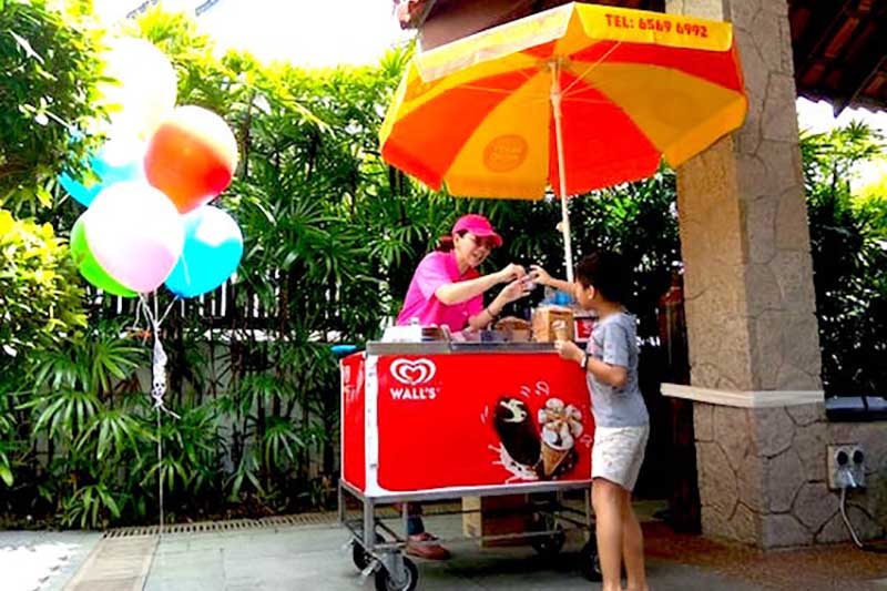 traditional ice cream cart