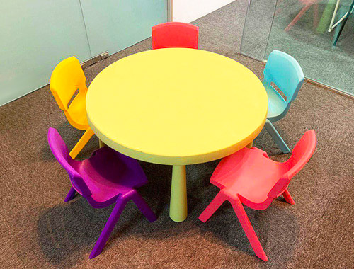 Kids Table and Chairs 500×380