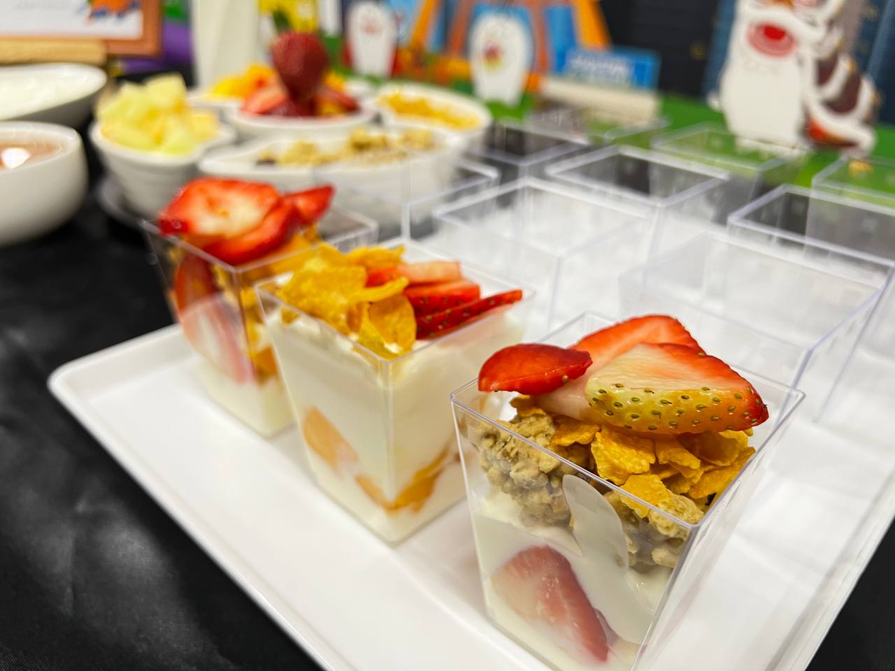 Yoghurt parfait live station cups