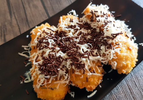 Pisang goreng live station with chocolate and cheese