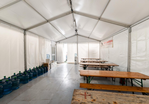 3½' x 2' long tables
